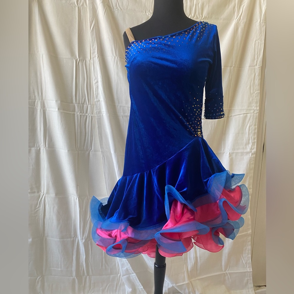 Preowned Latin dance outfit pink / blue with rhinestones petite 2-4